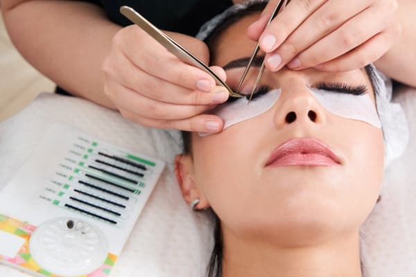 Curso de Extensão de Cílios Grátis Transforme Sua Carreira