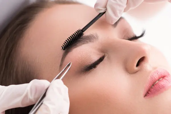 Curso Online de Designer de Sobrancelhas: Sua Oportunidade de Transformar a Carreira