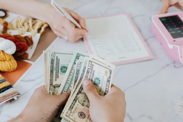 Brasileiros-Tem-Mais-de-R-9-Bilhoes-Parados-Saiba-Sacar